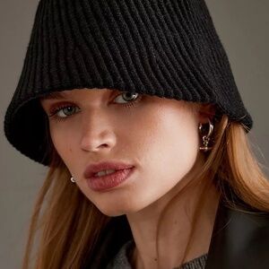 NWT Anthropologie Black Wavy Ribbed  Cloche Hat
